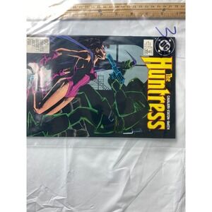 The Huntress Comic Book August 1989 DC Comics Cavalieri Staton‎ Smith